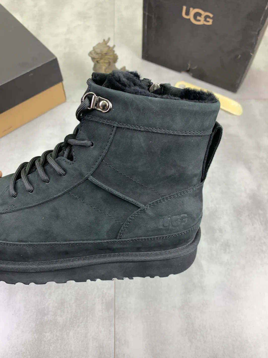 Men's shoes P620 New arrival🆕🆕🆕 IUGGI Men's British retro Martin boots Winter new men's outdoor hiking boots First layer of cowhide on the outside and wool on the inside Comfortable and warm Rubber sole sole Non-slip and firm Trendy and fashionable Casual and versatile Size: 39-44 (38 45 customized) Color: two colors